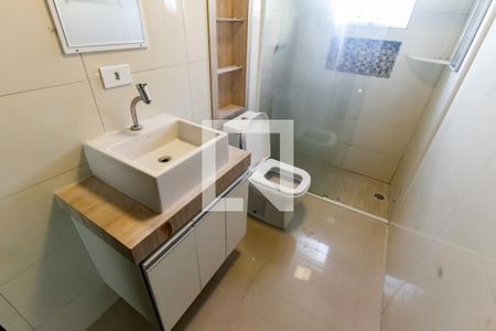 Banheiro de casa para alugar com 2 quartos, 90m² em Parque Pinheiros, Taboão da Serra