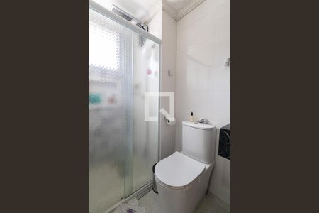 Banheiro de apartamento para alugar com 2 quartos, 59m² em Vila Carmosina, São Paulo