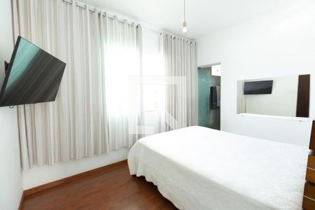 Casa à venda com 3 quartos, 419m² em Lindéia, Contagem