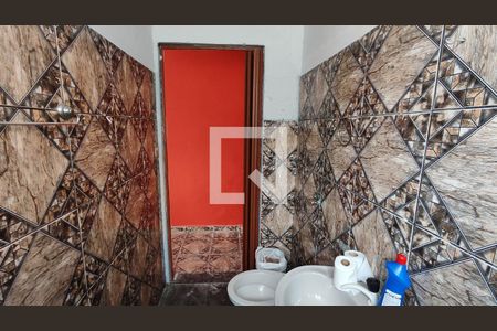 Banheiro de casa para alugar com 1 quarto, 70m² em Conjunto Residencial Presidente Castello Branco, Ferraz de Vasconcelos