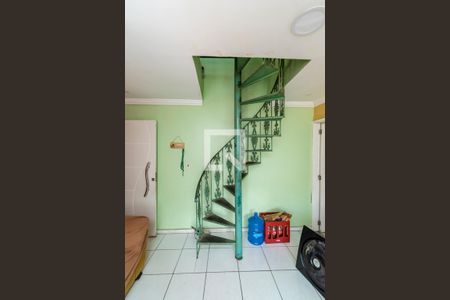 Sala - Acesso ao 2º andar de casa à venda com 3 quartos, 140m² em Vila da Penha, Rio de Janeiro