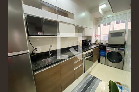 Cozinha e área de serviço de apartamento à venda com 2 quartos, 42m² em Jardim do Lago, Osasco