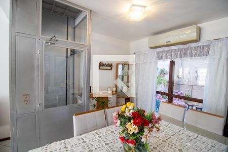 Sala de casa à venda com 3 quartos, 165m² em Espírito Santo, Porto Alegre