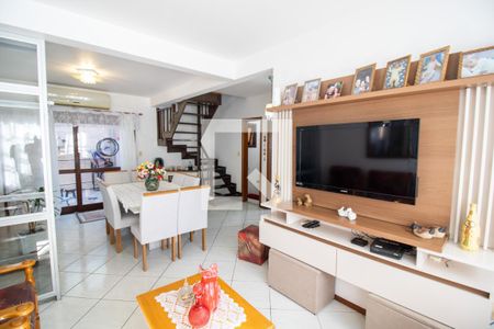 Sala de casa à venda com 3 quartos, 165m² em Espírito Santo, Porto Alegre