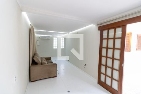 Sala de casa à venda com 4 quartos, 160m² em Coronel Aparicio Borges, Porto Alegre
