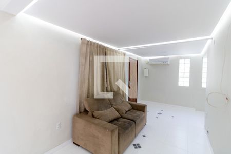 Sala de casa à venda com 4 quartos, 160m² em Coronel Aparicio Borges, Porto Alegre