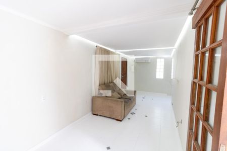 Sala de casa à venda com 4 quartos, 160m² em Coronel Aparicio Borges, Porto Alegre