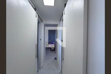 Corredor de apartamento à venda com 3 quartos, 200m² em Barra da Tijuca, Rio de Janeiro