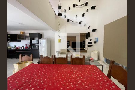 Sala de casa à venda com 3 quartos, 230m² em Rio Pequeno, São Paulo