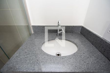 banheiro de kitnet/studio para alugar com 1 quarto, 24m² em Sumarezinho, São Paulo