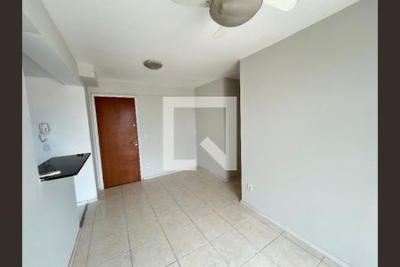 Sala de apartamento para alugar com 2 quartos, 55m² em Del Castilho, Rio de Janeiro