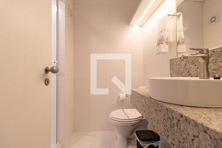 Banheiro de kitnet/studio para alugar com 1 quarto, 22m² em Centro, Pinhais