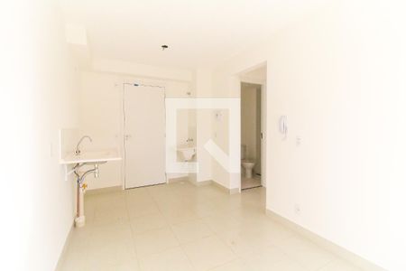 Sala/Cozinha de apartamento para alugar com 2 quartos, 32m² em Vila Carmosina, São Paulo