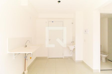 Sala/Cozinha de apartamento para alugar com 2 quartos, 32m² em Vila Carmosina, São Paulo
