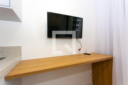 Studio - Mesa e TV de kitnet/studio para alugar com 1 quarto, 24m² em Tatuapé, São Paulo