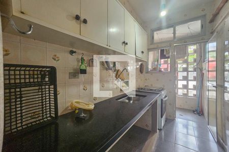 cozinha de apartamento para alugar com 2 quartos, 55m² em Jardim Vitoria, Guarujá