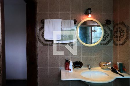 Banheiro da Suíte de casa para alugar com 3 quartos, 200m² em Pompéia, Belo Horizonte