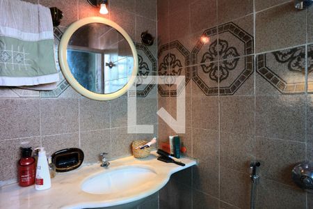 Banheiro da Suíte de casa para alugar com 3 quartos, 200m² em Pompéia, Belo Horizonte