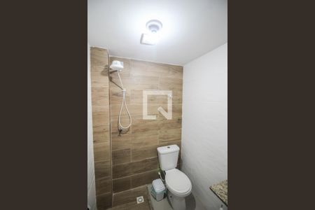 Banheiro 1 de casa de condomínio para alugar com 2 quartos, 88m² em Centro, Nilópolis