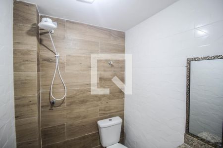 Banheiro 1 de casa de condomínio para alugar com 2 quartos, 88m² em Centro, Nilópolis