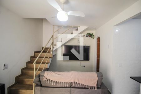 Sala de casa de condomínio para alugar com 2 quartos, 88m² em Centro, Nilópolis