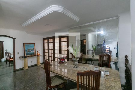 Casa à venda com 4 quartos, 600m² em Sagrada Família, Belo Horizonte