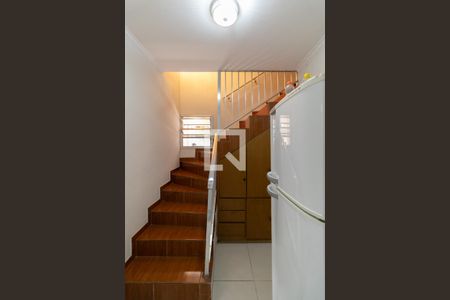 Escadas de casa para alugar com 3 quartos, 80m² em Jardim Nordeste, São Paulo