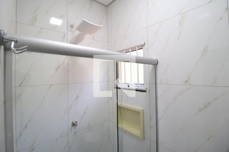Banheiro de kitnet/studio para alugar com 1 quarto, 20m² em Martins, Uberlândia