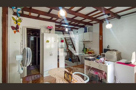 Casa à venda com 4 quartos, 280m² em Vila Nova, Porto Alegre