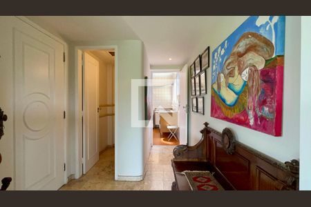 Hall de entrada de apartamento à venda com 3 quartos, 185m² em Alto de Pinheiros, São Paulo