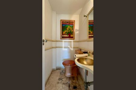 Lavabo de apartamento à venda com 3 quartos, 185m² em Alto de Pinheiros, São Paulo