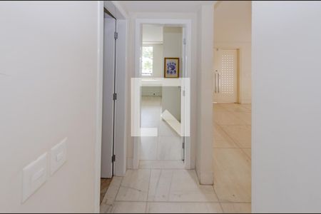 Corredor de casa para alugar com 5 quartos, 740m² em Vila Paris, Belo Horizonte