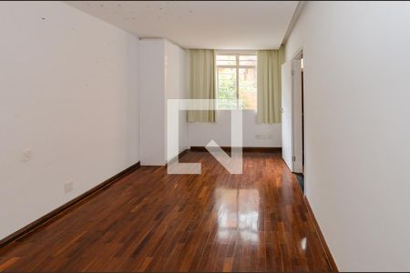 Semi-suíte 1 de casa para alugar com 5 quartos, 740m² em Vila Paris, Belo Horizonte
