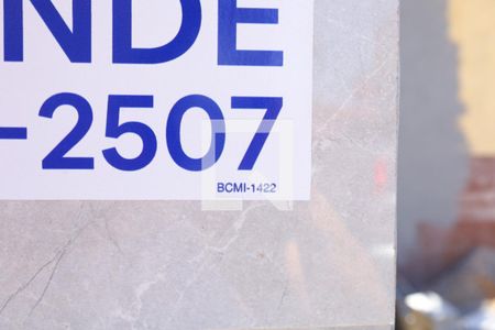 Placa instalada na fachada do condomínio - Código BCMI-1422 de apartamento à venda com 2 quartos, 50m² em Jardim Bonifacio, São Paulo
