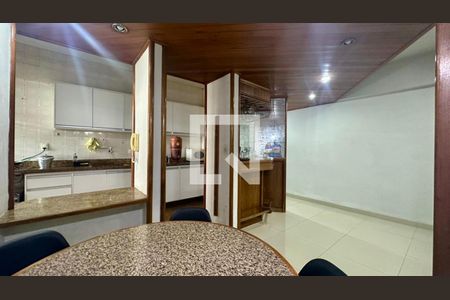 Sala  de apartamento à venda com 3 quartos, 90m² em Santo Antônio, Belo Horizonte