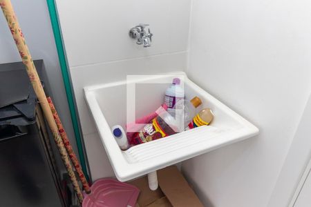 Sala/Cozinha de apartamento para alugar com 2 quartos, 32m² em Vila Carmosina, São Paulo