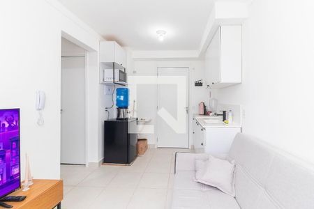 Sala/Cozinha de apartamento para alugar com 2 quartos, 32m² em Vila Carmosina, São Paulo