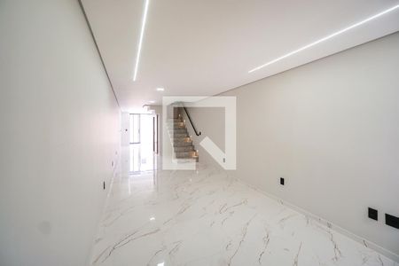 Sala de casa à venda com 4 quartos, 127m² em Vila Carrão, São Paulo