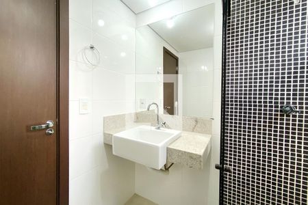 Banheiro da Suíte 1 de apartamento à venda com 2 quartos, 65m² em Cruzeiro, Belo Horizonte