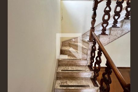 Escada de casa à venda com 4 quartos, 200m² em Jardim do Colegio (zona Norte), São Paulo