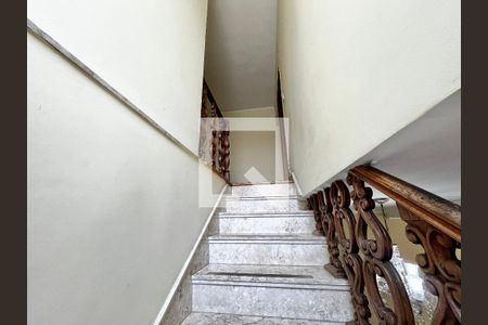 Escada de casa à venda com 4 quartos, 200m² em Jardim do Colegio (zona Norte), São Paulo