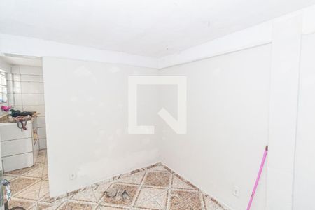 Sala de casa para alugar com 1 quarto, 34m² em Honório Gurgel, Rio de Janeiro