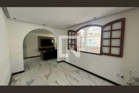 Casa à venda com 4 quartos, 210m² em Alípio de Melo, Belo Horizonte