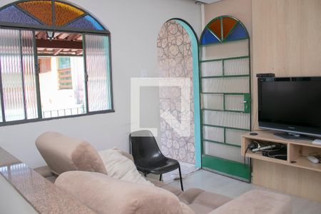 Sala de casa à venda com 3 quartos, 250m² em Santa Cruz, Belo Horizonte