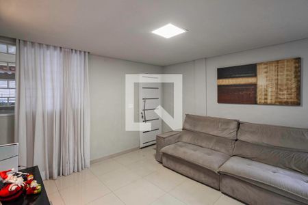 Sala de casa à venda com 3 quartos, 180m² em Braúnas, Contagem