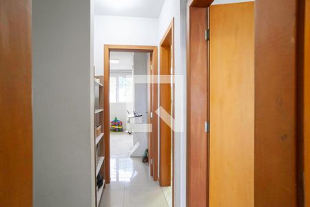 Corredor de casa à venda com 3 quartos, 180m² em Braúnas, Contagem