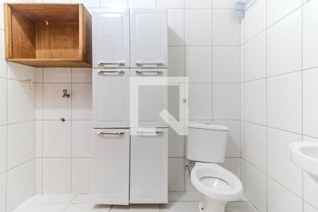 Banheiro de kitnet/studio para alugar com 1 quarto, 33m² em República, São Paulo