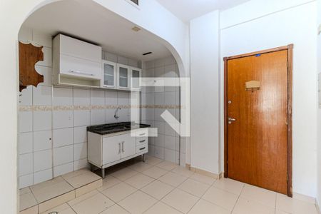 Cozinha de kitnet/studio para alugar com 1 quarto, 33m² em República, São Paulo