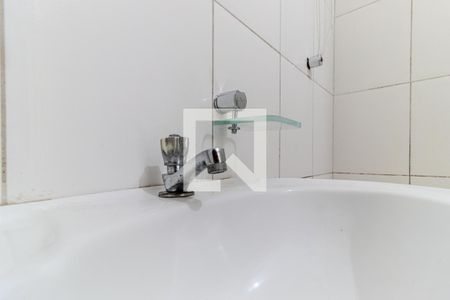 Banheiro de kitnet/studio para alugar com 1 quarto, 33m² em República, São Paulo