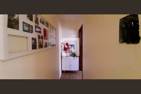 Corredor de casa à venda com 3 quartos, 130m² em Bela Vista, Osasco